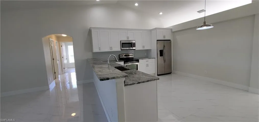 901 SE 30th  ST, Cape Coral, FL 33904