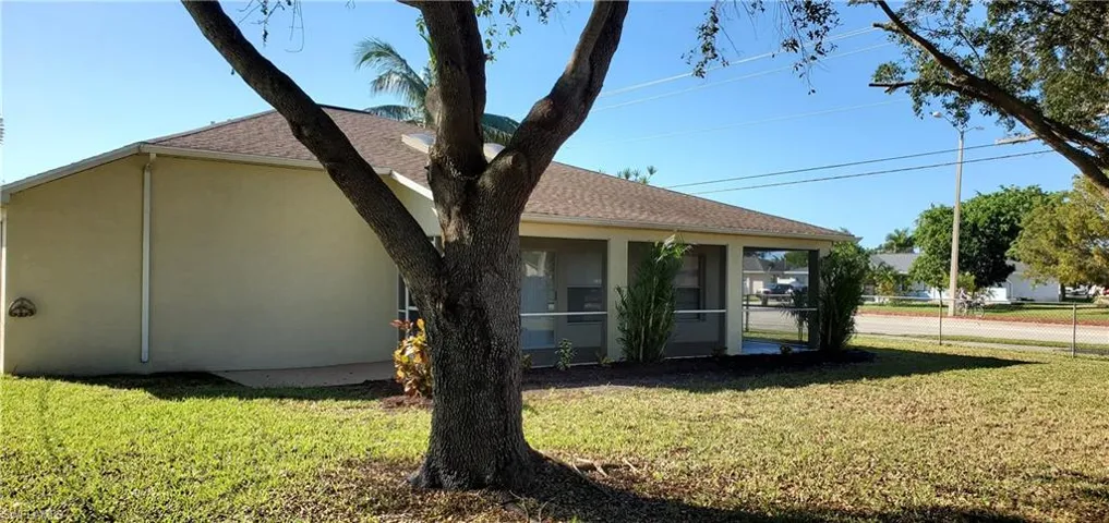 901 SE 30th  ST, Cape Coral, FL 33904