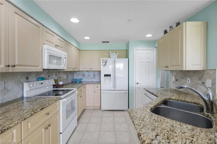 25276 Pelican Creek Cir 102, Bonita Springs, Florida 34134