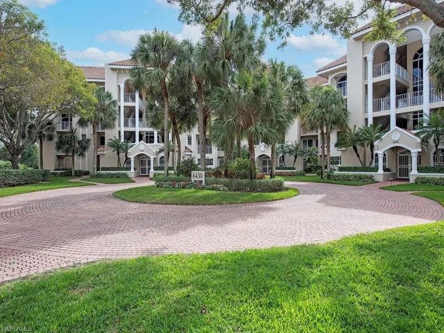 8430  Abbington  CIR, Naples, FL 34108
