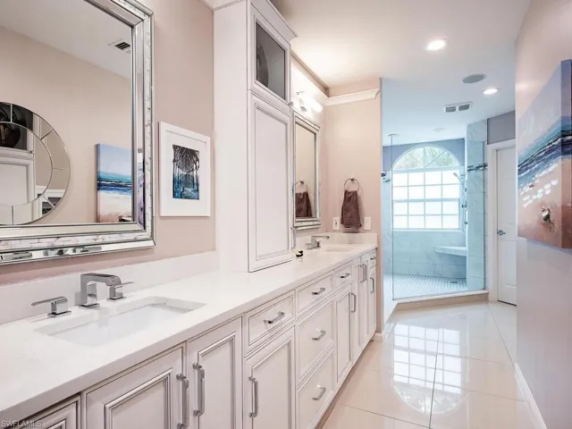 8430  Abbington  CIR, Naples, FL 34108
