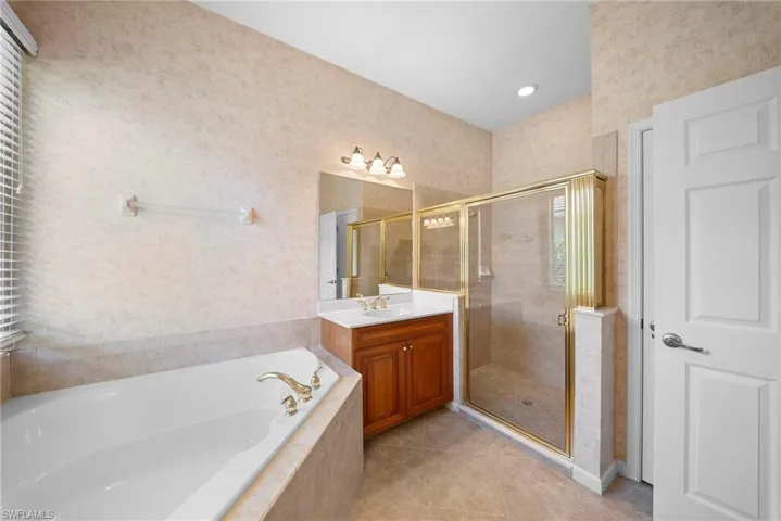 7914 Founders Cir, Naples, Florida 34104