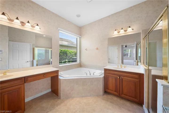 7914 Founders Cir, Naples, Florida 34104