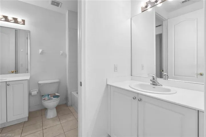 6010  Jonathans Bay  CIR, Fort Myers, FL 33908