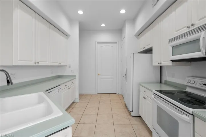 6010  Jonathans Bay  CIR, Fort Myers, FL 33908
