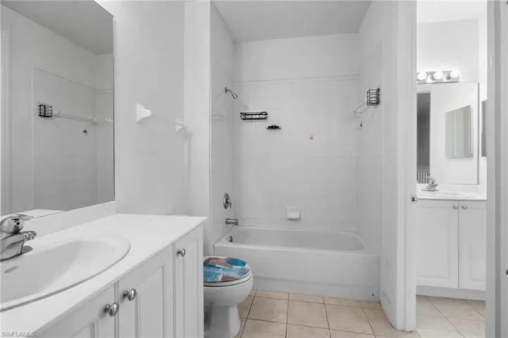 6010  Jonathans Bay  CIR, Fort Myers, FL 33908