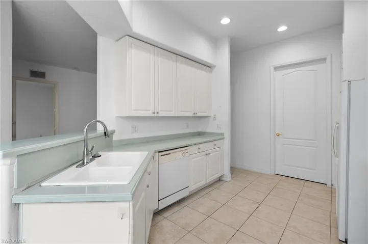 6010  Jonathans Bay  CIR, Fort Myers, FL 33908