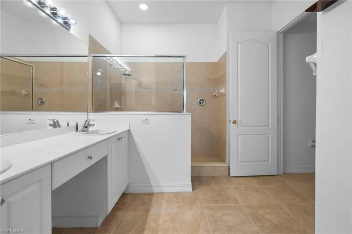 6010  Jonathans Bay  CIR, Fort Myers, FL 33908
