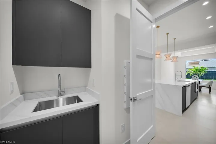 106 NE 11th  TER, Cape Coral, FL 33909