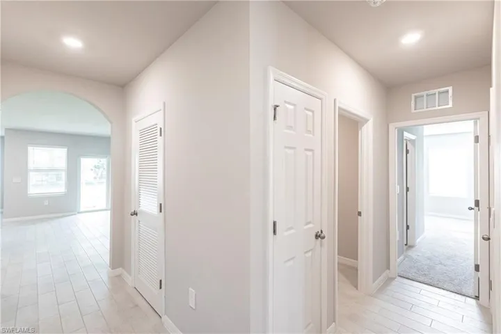 Corridor with light carpet