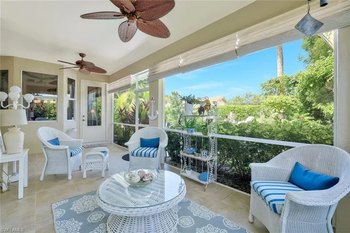 Sunroom featuring outdoor lounge area and ceiling fan
