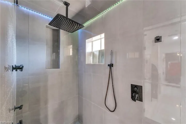 Bathroom featuring tiled shower