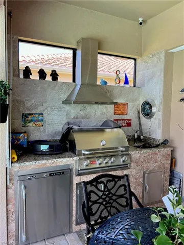 Built in outdoor kitchen