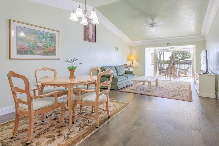 7784  Emerald  CIR, Naples, FL 34109