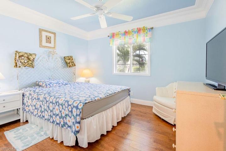 7784  Emerald  CIR, Naples, FL 34109