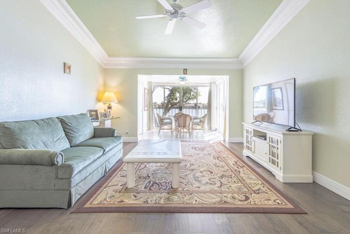 7784  Emerald  CIR, Naples, FL 34109