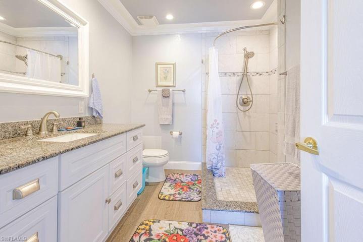 7784  Emerald  CIR, Naples, FL 34109