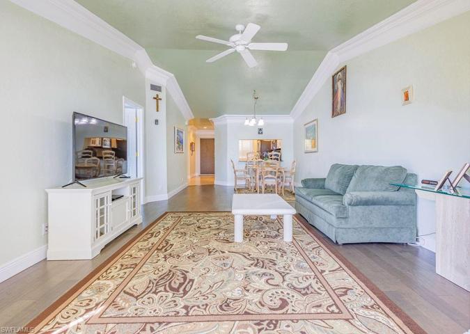 7784  Emerald  CIR, Naples, FL 34109
