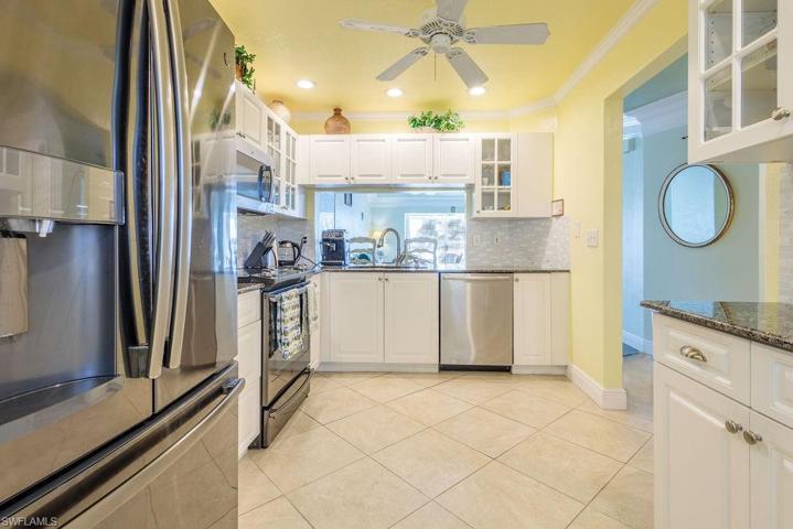 7784  Emerald  CIR, Naples, FL 34109