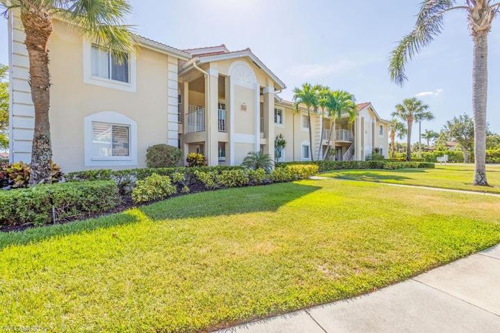 7784  Emerald  CIR, Naples, FL 34109