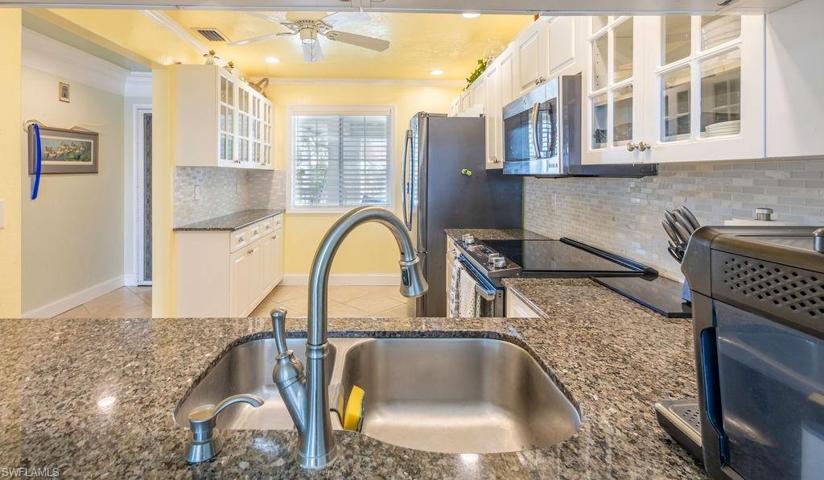 7784  Emerald  CIR, Naples, FL 34109