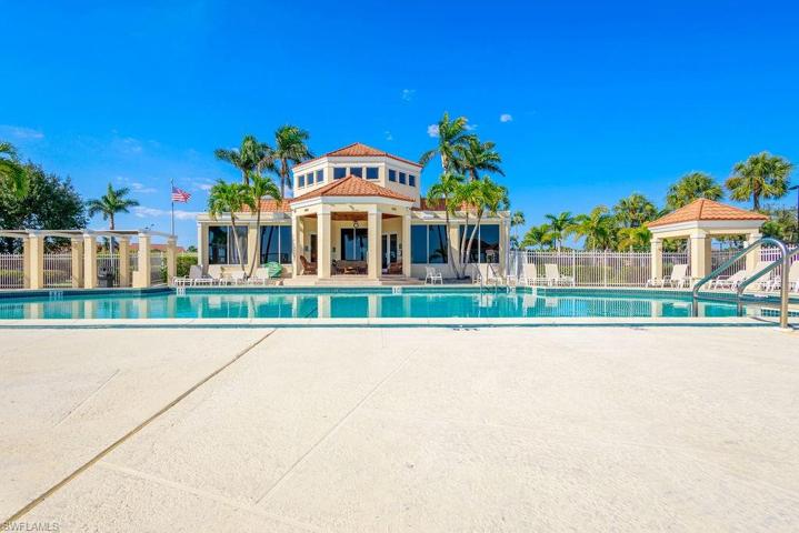 7784  Emerald  CIR, Naples, FL 34109