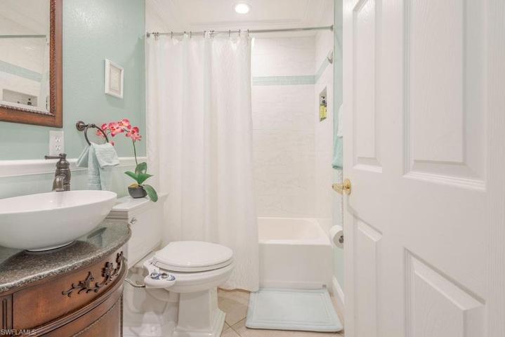 7784  Emerald  CIR, Naples, FL 34109