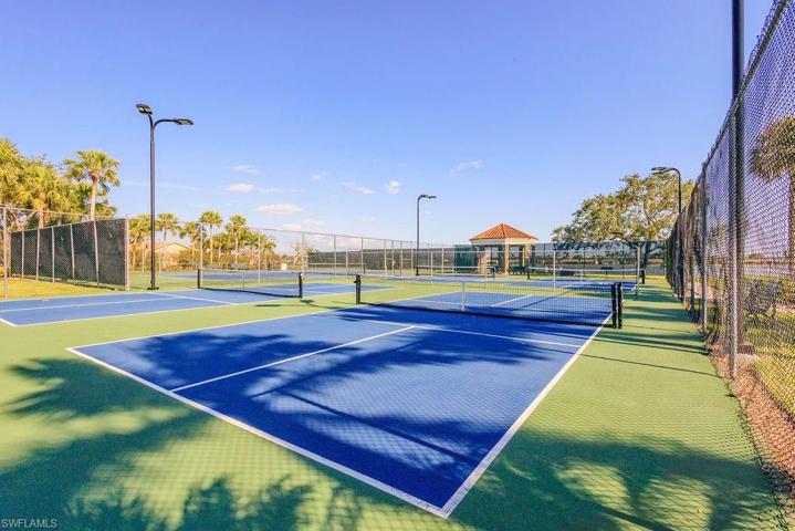 7784  Emerald  CIR, Naples, FL 34109