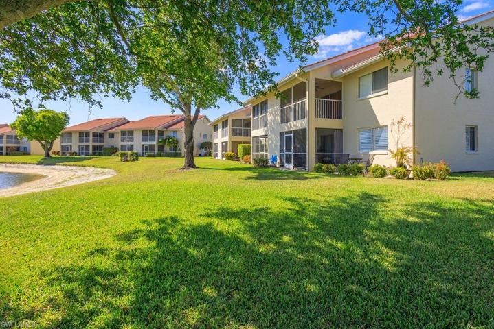 7784  Emerald  CIR, Naples, FL 34109