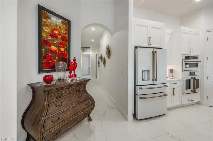 8957  Shenendoah  CIR, Naples, FL 34113