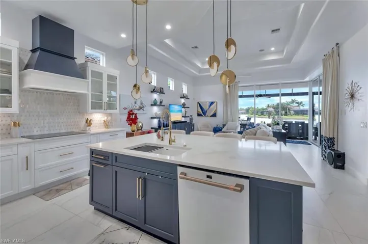 8957  Shenendoah  CIR, Naples, FL 34113