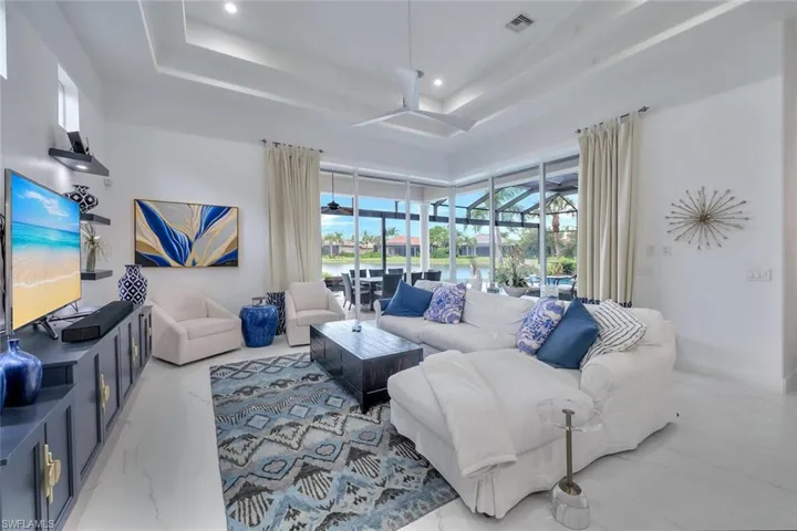 8957  Shenendoah  CIR, Naples, FL 34113