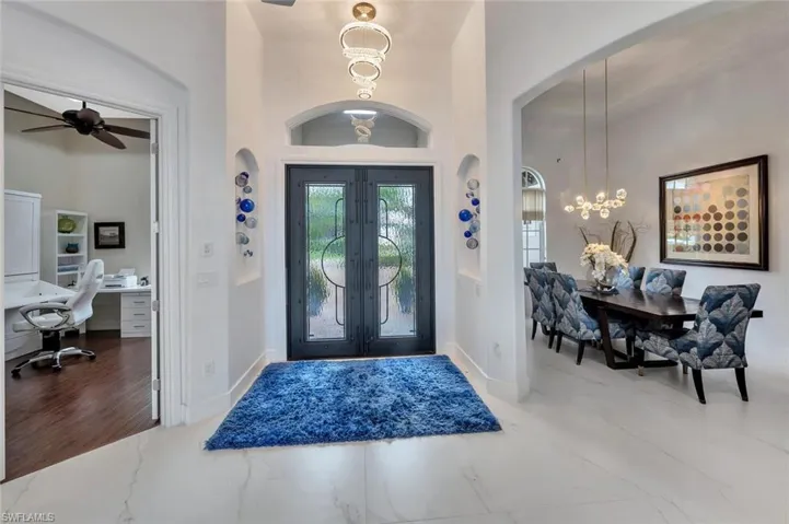 8957  Shenendoah  CIR, Naples, FL 34113