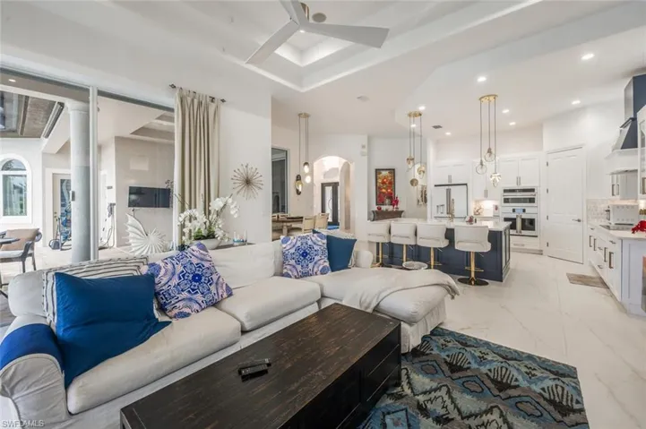 8957  Shenendoah  CIR, Naples, FL 34113