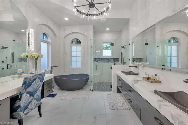 8957  Shenendoah  CIR, Naples, FL 34113