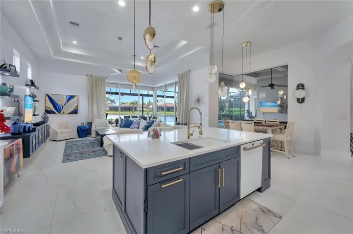 8957  Shenendoah  CIR, Naples, FL 34113