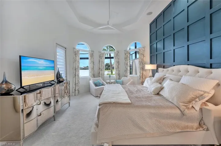 8957  Shenendoah  CIR, Naples, FL 34113