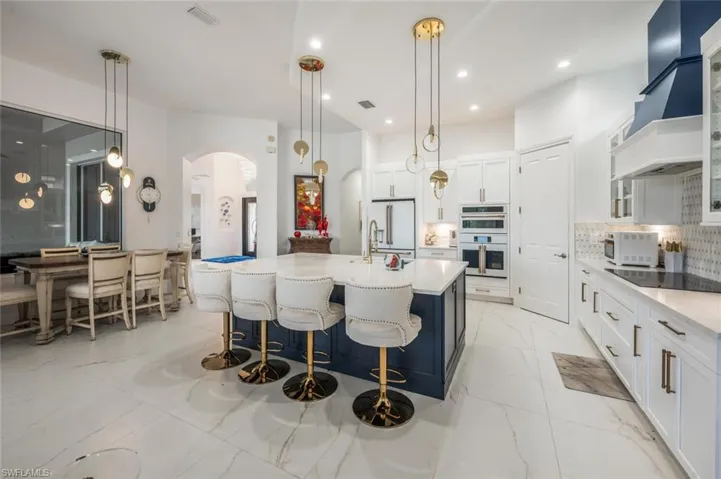 8957  Shenendoah  CIR, Naples, FL 34113