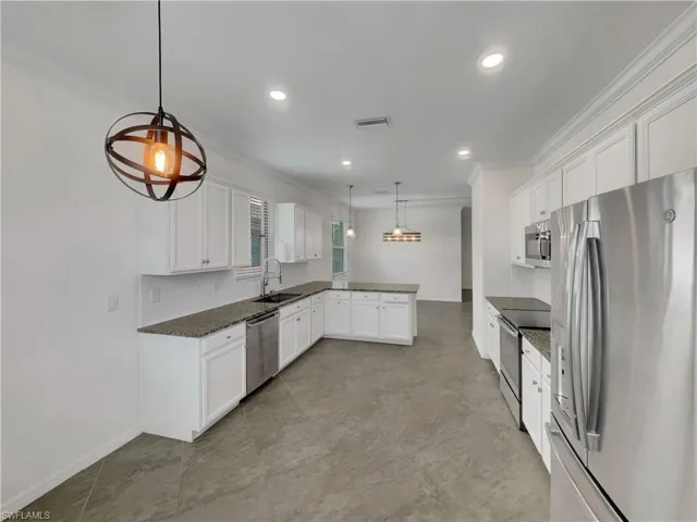 14012  Vindel  CIR, Fort Myers, FL 33905