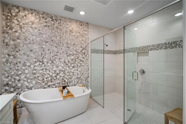 8008  Signature Club  CIR, Naples, FL 34113
