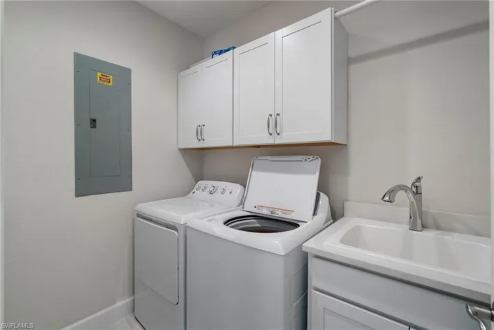 8008  Signature Club  CIR, Naples, FL 34113