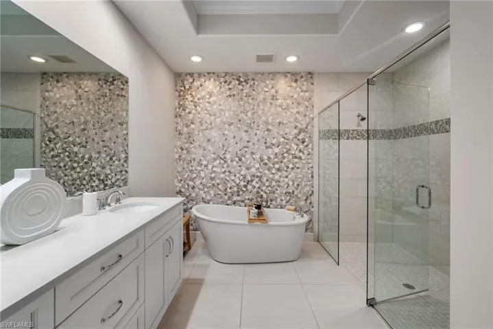 8008  Signature Club  CIR, Naples, FL 34113