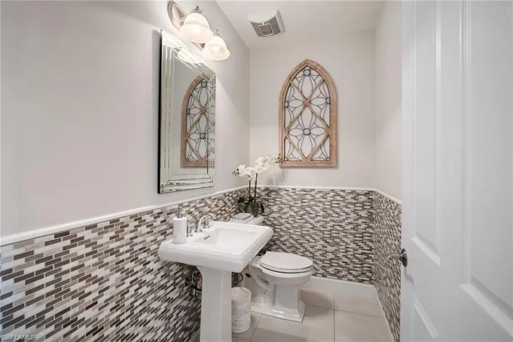 8008  Signature Club  CIR, Naples, FL 34113