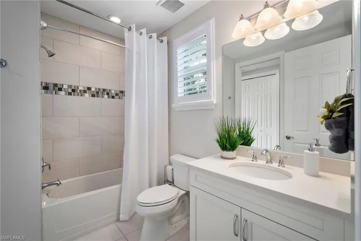 8008  Signature Club  CIR, Naples, FL 34113
