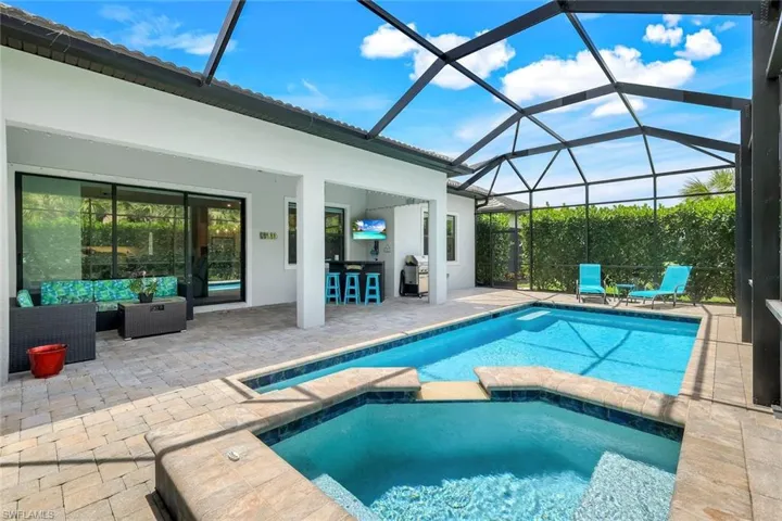 Gorgeous home with sparkling Pool & Spa!