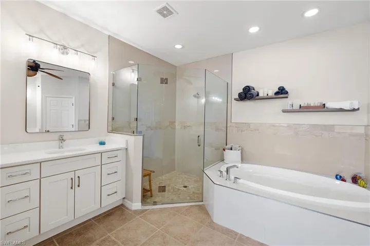 7090  Bay Woods Lake  CT, Fort Myers, FL 33908