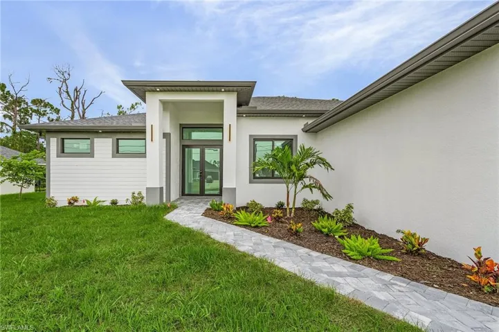 Entrance to property with a yard