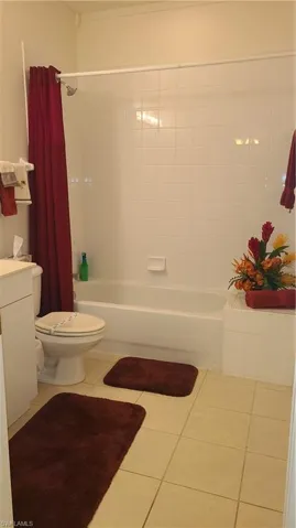 445 Robin Hood Cir 201, Naples, Florida 34104