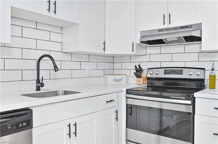 1520 Park Meadows Dr 2, Fort Myers, Florida 33907
