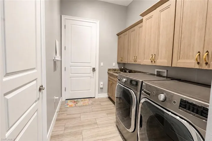 9369 Campanile Cir, Naples, Florida 34114